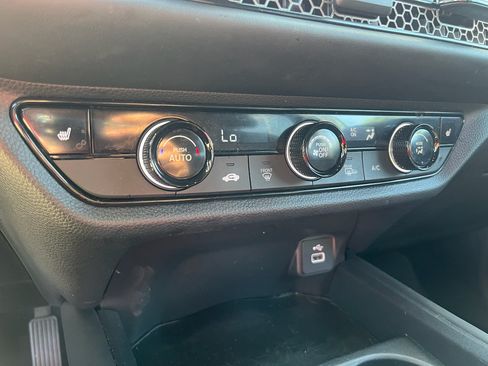 Certified 2025 Honda HR-V Sport image 17