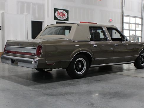 Used 1989 Lincoln Town Car RWD image 24