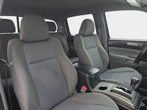 Used 2013 Toyota Tacoma Base image 12