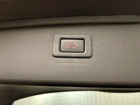 Used 2019 Subaru Outback 2.5i Limited AWD/4WD image 11