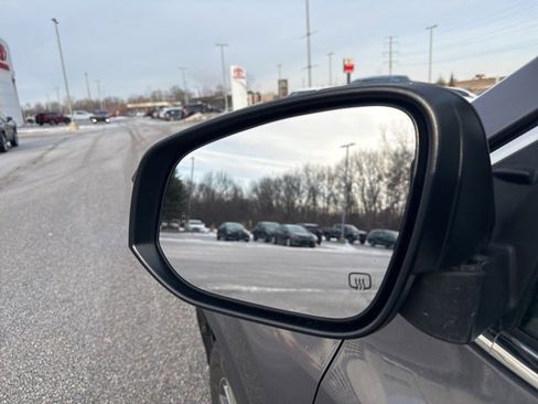 Used 2017 Toyota Highlander XLE image 7