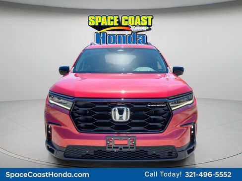 Certified 2025 Honda Pilot Black Edition image 8