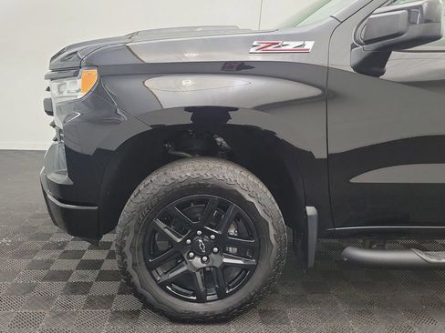 Used 2025 Chevrolet Silverado 1500 LT Trail Boss w/ Convenience Package II image 9