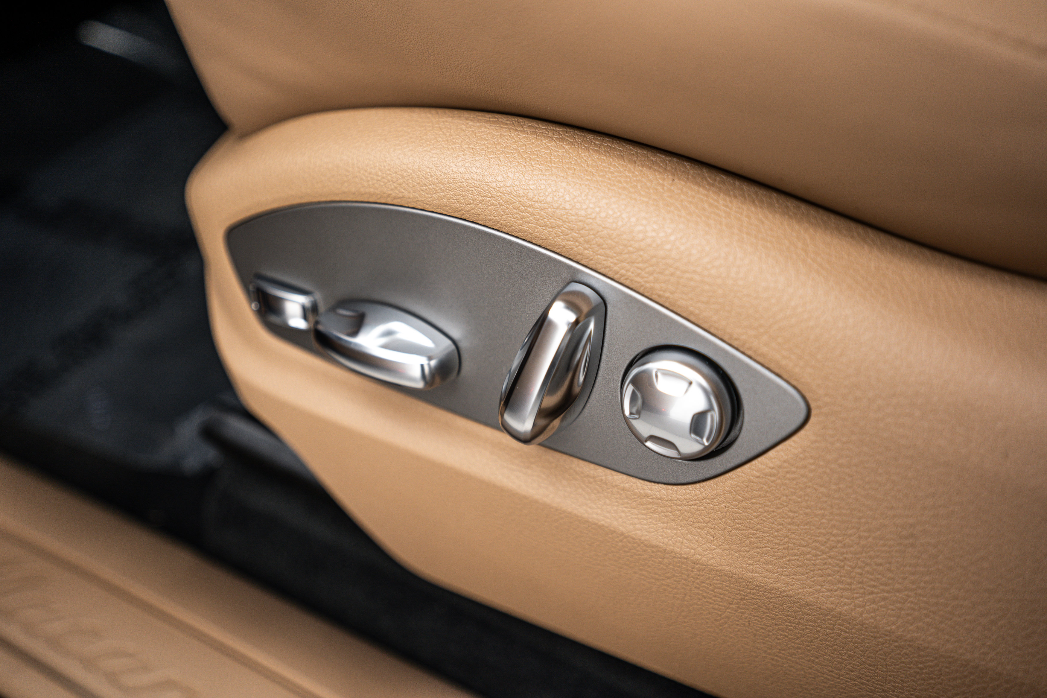 Certified 2026 Porsche Macan AWD/4WD image 17