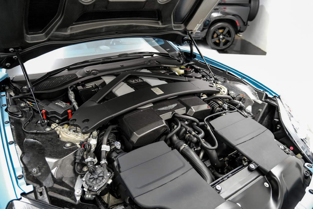 Used 2025 Aston Martin Vanquish RWD image 55