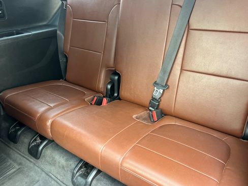 Used 2019 Chevrolet Traverse High Country AWD/4WD image 17