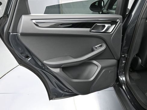 Certified 2025 Porsche Macan AWD/4WD image 23