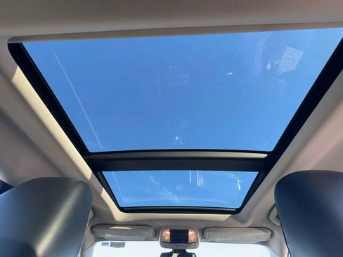 Used 2016 Chrysler 300 C image 28