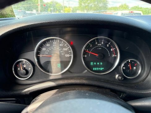 Used 2018 Jeep Wrangler Unlimited Rubicon w/ Connectivity Group AWD/4WD image 29