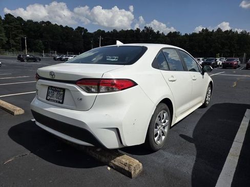 Used 2020 Toyota Corolla LE FWD image 5