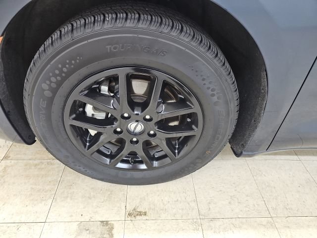 Used 2023 Chrysler Pacifica Touring-L FWD image 7