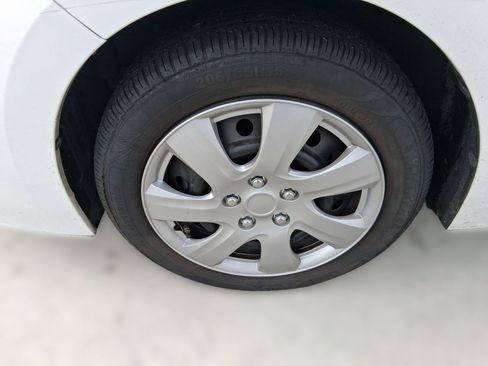 Used 2019 Toyota Corolla LE image 11