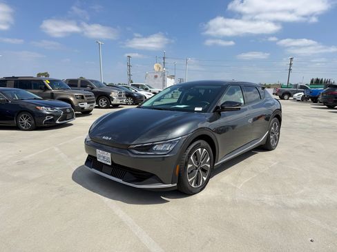Used 2024 Kia EV6 Light RWD image 1