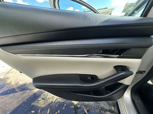 Used 2022 MAZDA MAZDA3 s image 29