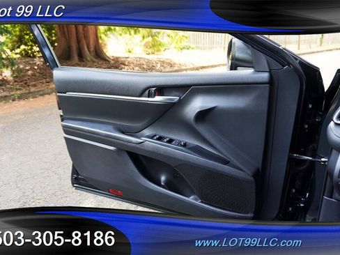 Used 2020 Toyota Camry SE FWD image 28