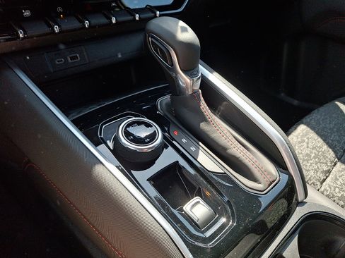 Used 2024 Chevrolet Colorado Z71 w/ Z71 Convenience Package 2 image 14