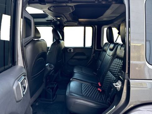 Used 2018 Jeep Wrangler Unlimited Sahara image 11