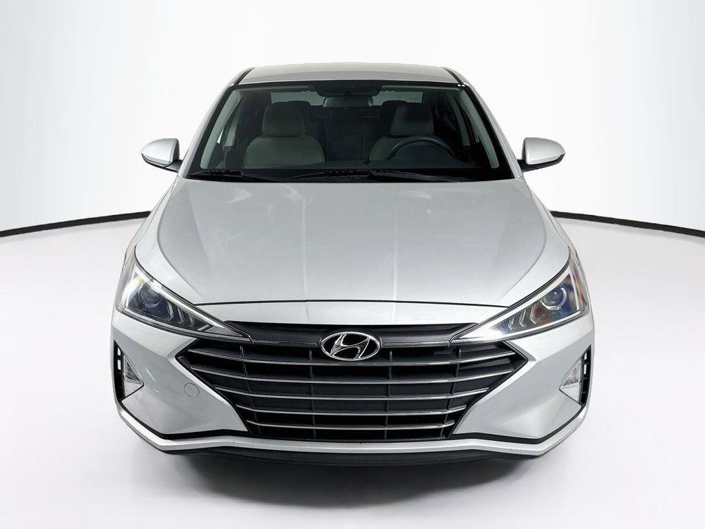 Used 2019 Hyundai Elantra SE FWD image 2