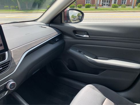 Used 2024 Nissan Altima 2.5 SV w/ SV Premium Package AWD/4WD image 22