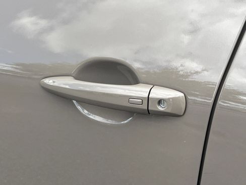 Certified 2025 Nissan Rogue SV AWD/4WD image 31