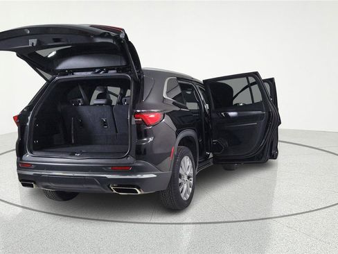 Used 2025 Buick Enclave Preferred image 8