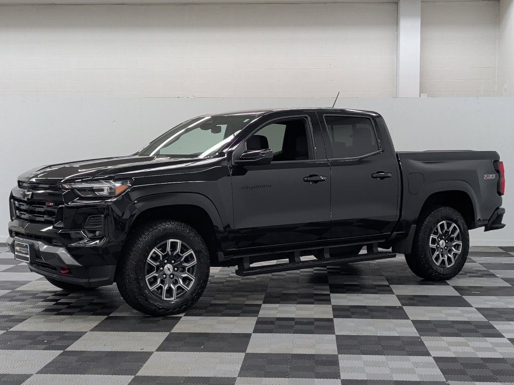 Used 2026 Chevrolet Colorado Z71 AWD/4WD image 3