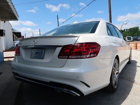 Used 2014 Mercedes-Benz E 550 4MATIC Sedan image 8