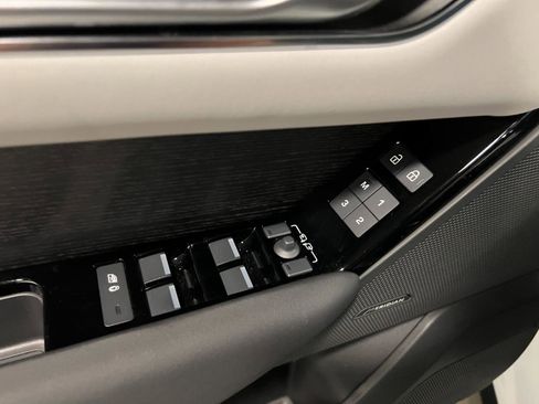 Used 2026 Land Rover Range Rover Velar Dynamic SE image 24