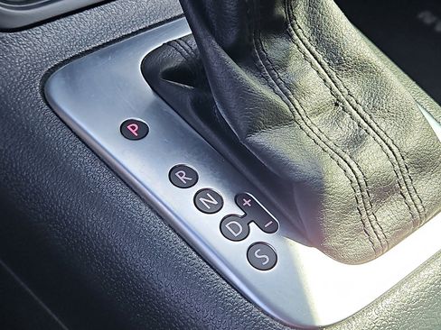 Used 2016 Volkswagen Tiguan R-Line image 17