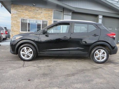 Used 2019 Nissan Kicks S image 8