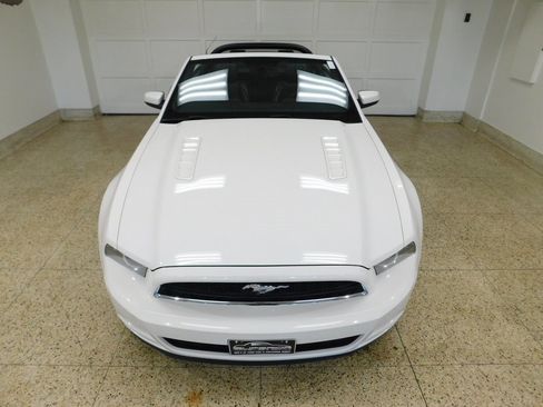 Used 2013 Ford Mustang GT Premium image 25