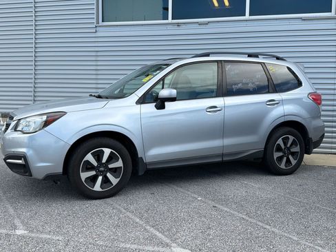 Used 2018 Subaru Forester 2.5i Premium AWD/4WD image 4