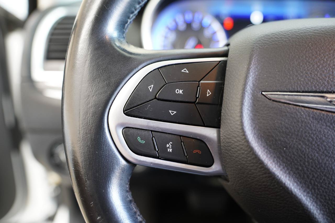 Used 2018 Chrysler 300 Touring L RWD image 13