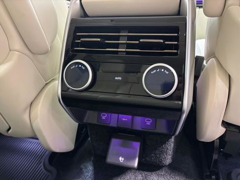 Used 2024 Land Rover Range Rover SE image 37