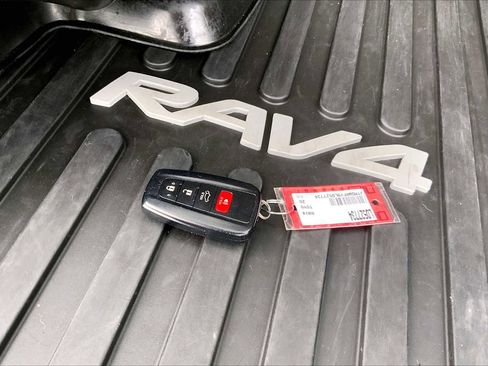 Used 2020 Toyota RAV4 Limited AWD/4WD image 15