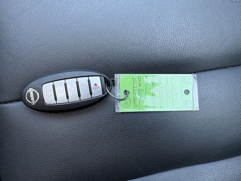 Used 2022 Nissan Rogue SL w/ SL Premium Package image 32