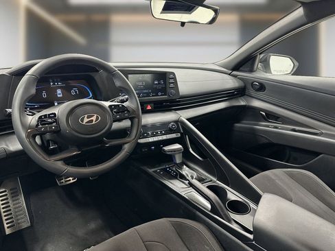 Certified 2025 Hyundai Elantra Sport FWD image 11