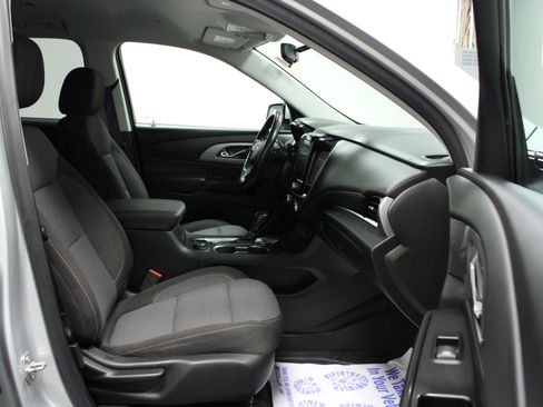 Used 2020 Chevrolet Traverse LT FWD image 17