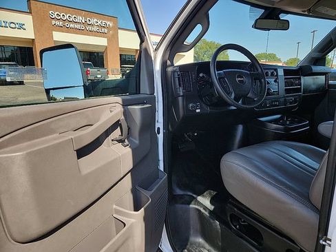Used 2021 GMC Savana 3500 Extended w/ Power Convenience Package RWD image 10