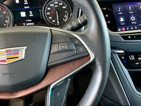 Used 2023 Cadillac XT5 Premium Luxury w/ Technology Package FWD image 8