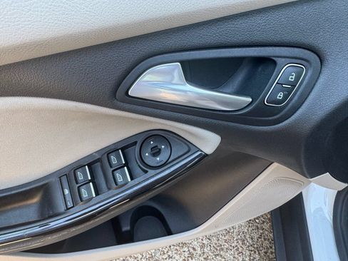 Used 2018 Ford Focus Electric Hatchback FWD image 24