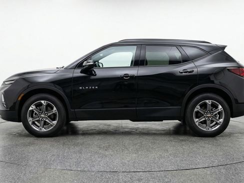 Used 2025 Chevrolet Blazer LT image 3