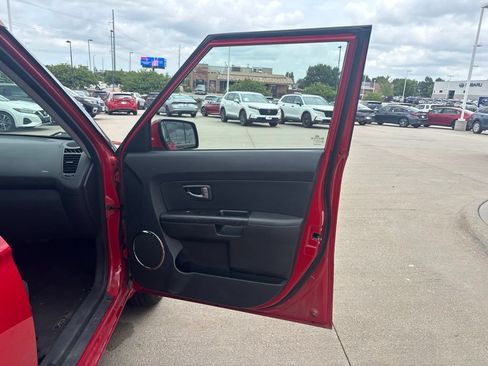Used 2010 Kia Soul + w/ Audio Pkg FWD image 21