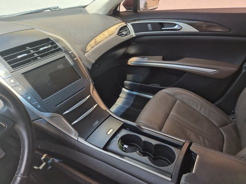 Used 2013 Lincoln MKZ FWD image 8