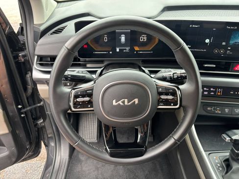 Used 2026 Kia Carnival FWD image 31