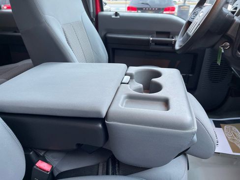 Used 2015 Ford F250 XLT w/ XLT Premium Package image 48