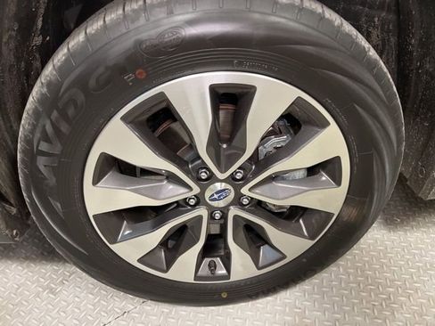 Certified 2025 Subaru Outback Limited image 23