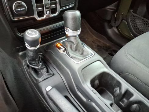 Used 2022 Jeep Gladiator Sport AWD/4WD image 13