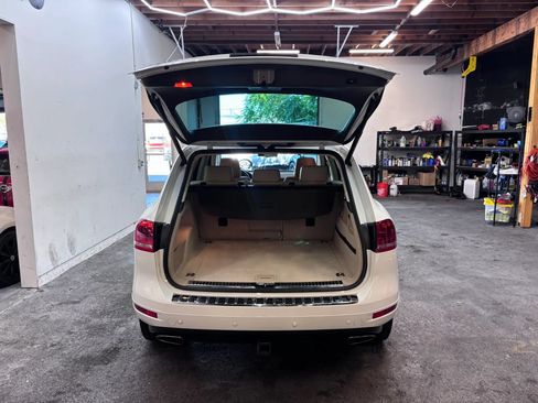 Used 2012 Volkswagen Touareg Sport AWD/4WD image 21