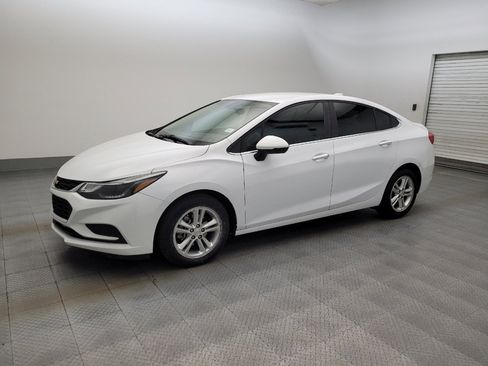 Used 2018 Chevrolet Cruze LT FWD image 2